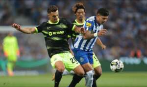 PORTUGUÊS: Porto vence Sporting por 3 a 0 e segue líder