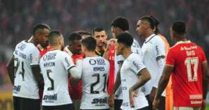 STJD absolve lateral Rafael Ramos em caso de injúria racial contra Edenilson