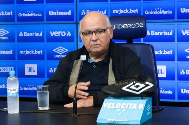 Série B: Presidente do Grêmio banca Roger após torcida pedir a volta de Renato Gaúcho