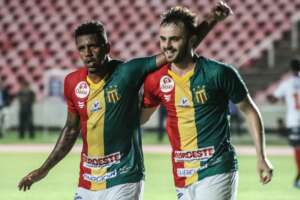 Sampaio Corrêa 2 x 0 Bahia - Com gol de artilheiro, Bolívia Querida afunila briga por G-4 da Série B
