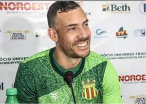 Série B: Sampaio Correa apresenta goleiro que estava no Manaus pela Série C