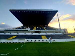 Torcida invade estádio para cobrar time da Série B
