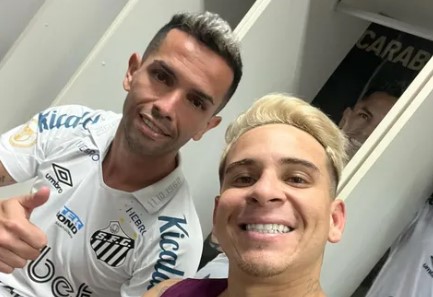 Carabajal e Solteldo pelo Santos