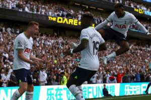 INGLÊS: Sem Richarlison, Tottenham sai atrás, mas vence Southampton na estreia