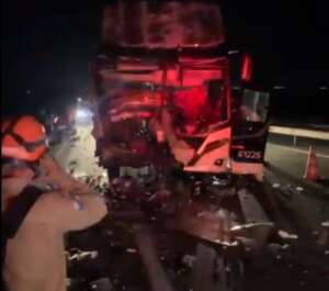 Ônibus que levava torcedores do Flamengo se envolve em acidente