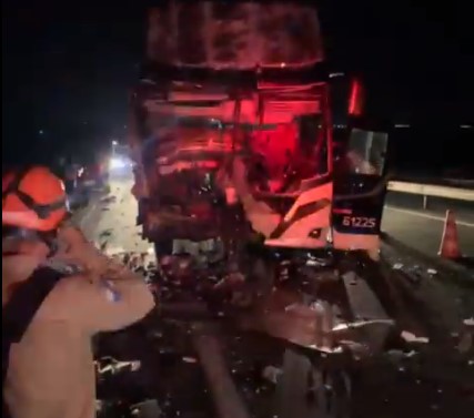 Ônibus que levava torcedores do Flamengo se envolve em acidente