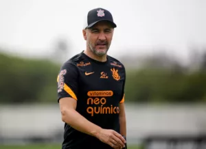 Vítor Pereira elogia caráter do Corinthians: 'Acreditamos que seria possível'
