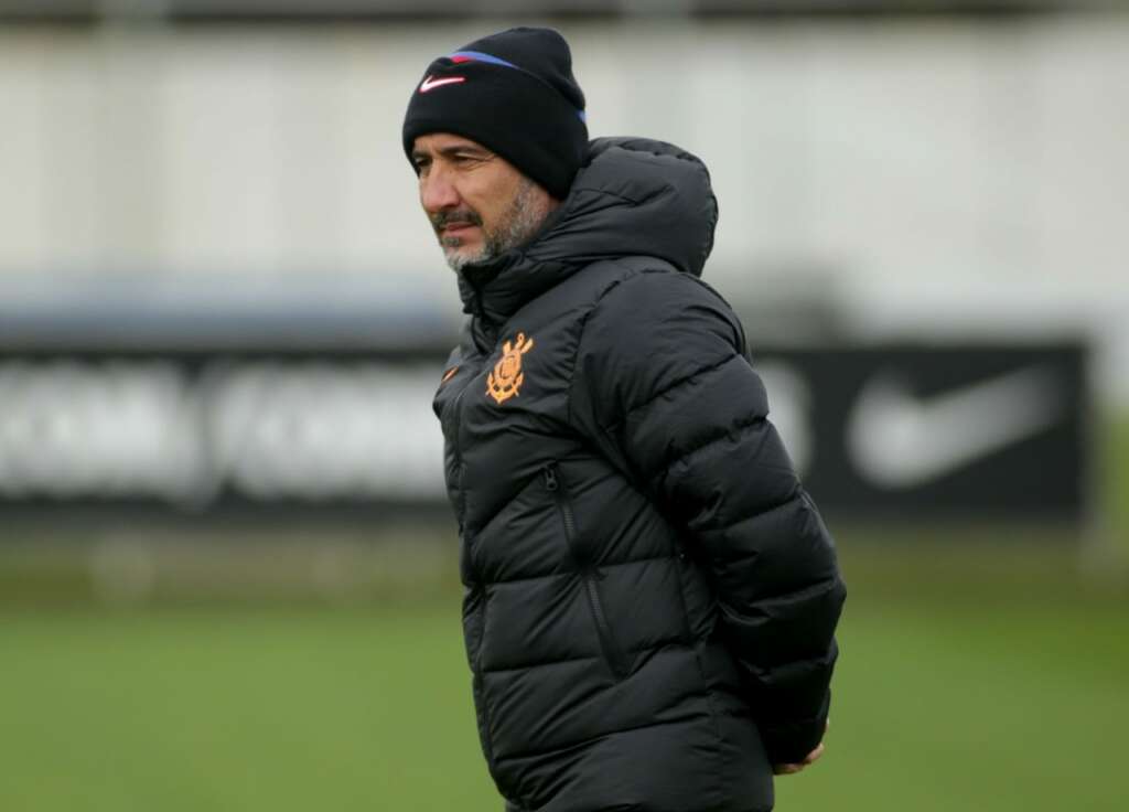 Vítor Pereira deve mudar Corinthians contra o Fortaleza visando a Copa do Brasil