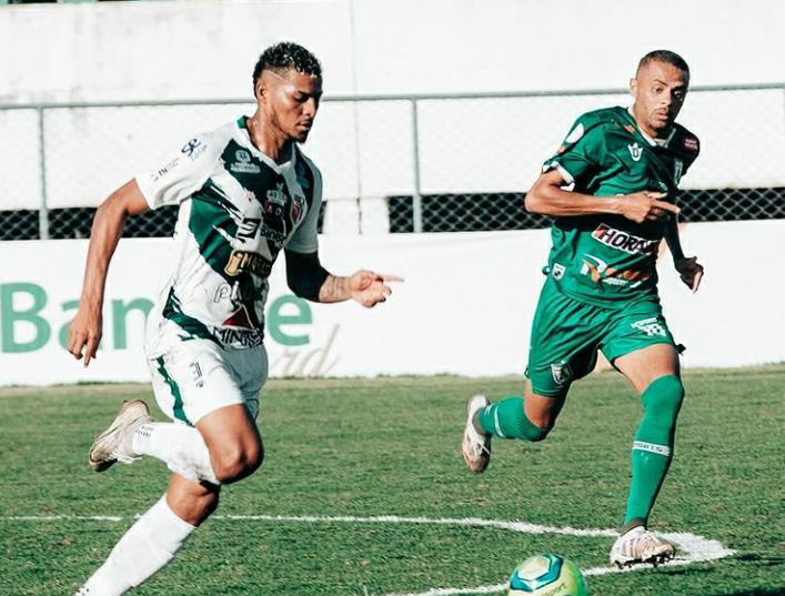 Atleta do Sousa-PB agride árbitro após expulsão de companheiro