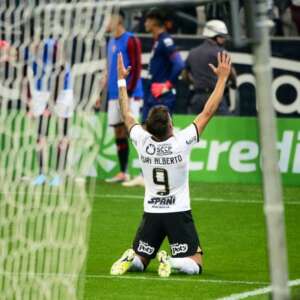Depois de marcar 3 na Copa do Brasil, Yuri Alberto é esperança de gols do Corinthians