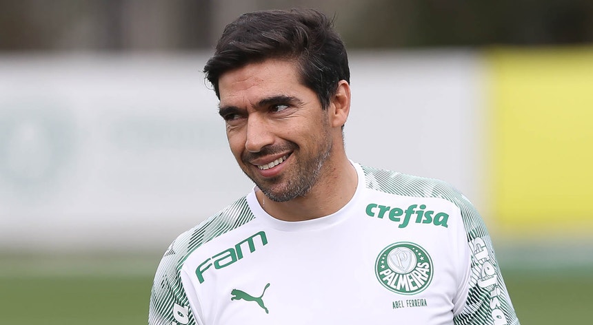 Abel desabafa sobre amizades no futebol e dá recado: 'Sou um cara legal' 2 Abel ferreira sorrindo