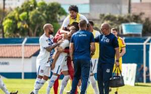 São Caetano 1 x 2 Água Santa - De virada, Netuno tira invencibilidade do Azulão e segue vivo