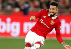 Sevilla oficializa o lateral brasileiro Alex Telles: 'Honrado com a oportunidade'