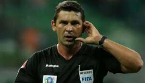 Árbitro envolvido em recente polêmica comanda o VAR em Fluminense x Corinthians