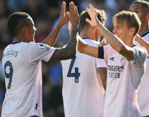 INGLÊS: Gabriel Jesus brilha e Arsenal assume a liderança