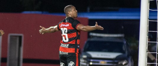 Vitória venceu graças ao gol de Rodrigão