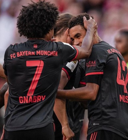 ALEMÃO: Bayern faz lição de casa, vence o Wolfsburg e lidera o campeonato
