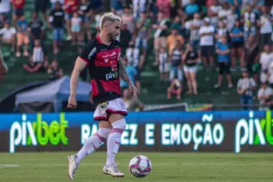 Série C: Campinense renova com meia xodó da torcida