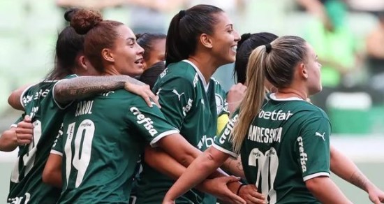 BRASILEIRÃO FEMININO: Palmeiras goleia e segue líder; Santos perde fora de casa