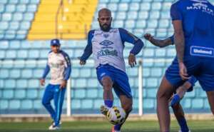 Volante retorna e reforça o Avaí contra o Corinthians