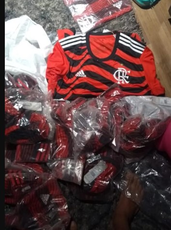 Camisas oficiais do Flamengo já estão sendo comercializadas no Rio de Janeiro