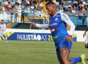 Copa Paulista: Fora dos planos do Marília, centroavante pede rescisão