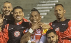 Série B: Artilheiro do Tombense-MG volta a marcar e comemora
