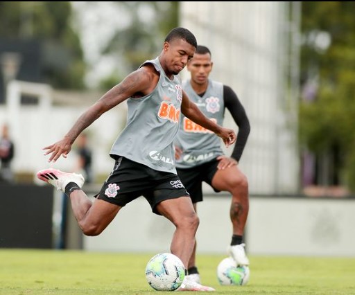 Corinthians empresta Léo Natel para time português e pode receber R$ 7,6 milhões