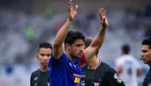 Série B: Zagueiro da Chapecoense cobra quase R$ 13 milhões do Cruzeiro