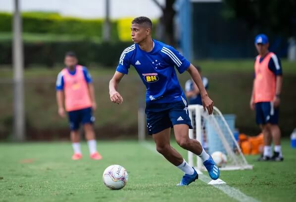 Ex-Ponte, lateral troca Cruzeiro por time do Brasileirão