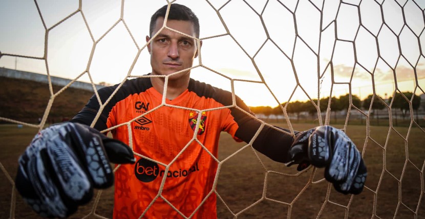 Denis tem lesão confirma e não joga mais pelo Sport