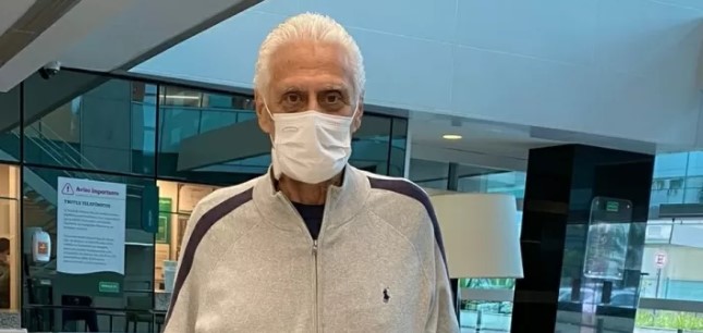 Ídolo do Vasco, Roberto Dinamite tem alta de hospital e manda recado