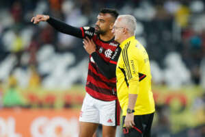 Dorival destaca alto nível do Flamengo e cutuca rivais. Veja o vídeo!