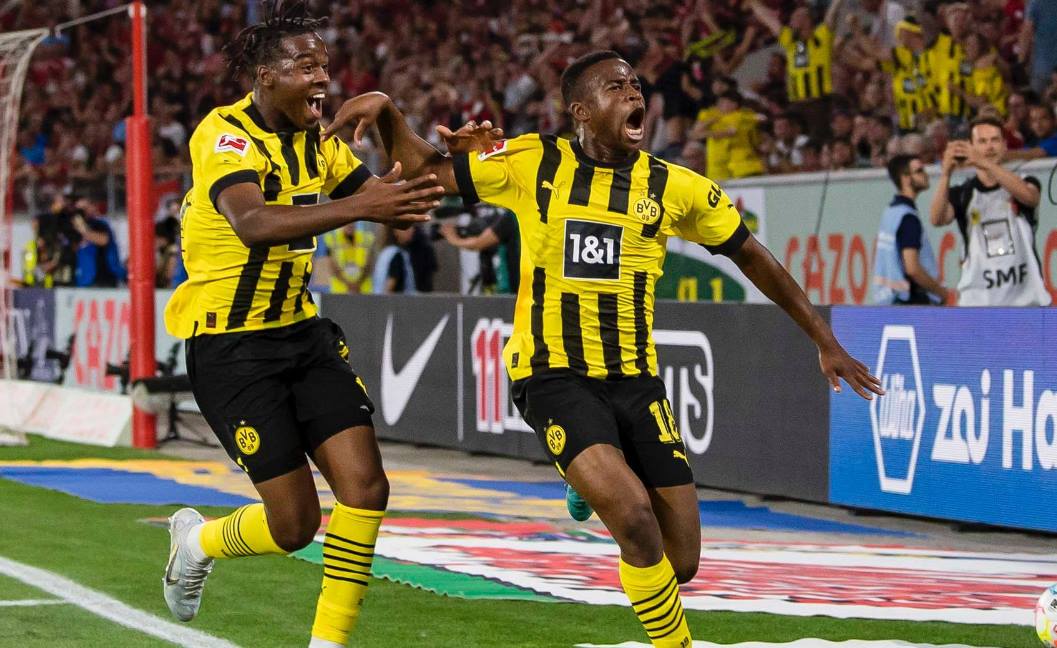 ALEMÃO: Dortmund bate Freiburgo com 3 gols em 12 minutos e segue 100%
