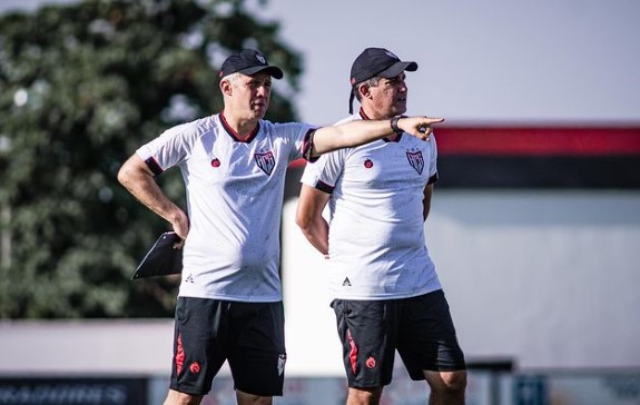 Apresentado no Atlético-GO, Eduardo Baptista acredita na Sula: ‘Estamos muito próximos’ 2 eduardo baptista apresentado atletico go 1