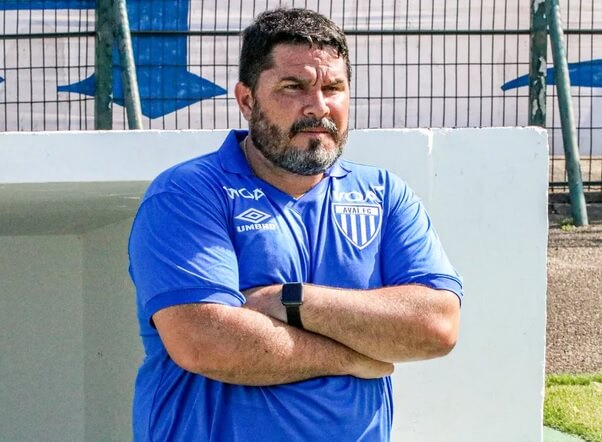 Avaí faz promoção contra a Ponte Preta; Londrina estreia treinador