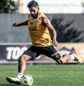 Lateral do Santos confirma sondagem de clube europeu