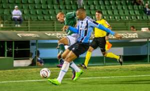 Guarani 1 x 2 Grêmio - Tricolor é vice-líder e complica ainda mais o Bugre