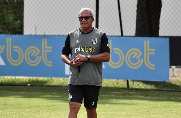 helio dos anjos treinador ponte preta 2022 017