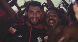 Torcedor do Flamengo se passa por velho conhecido de torcedores e viraliza