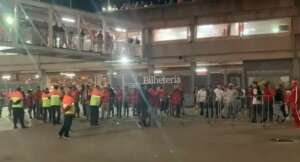 Torcida do Inter-RS protesta após a eliminação no Beira-Rio