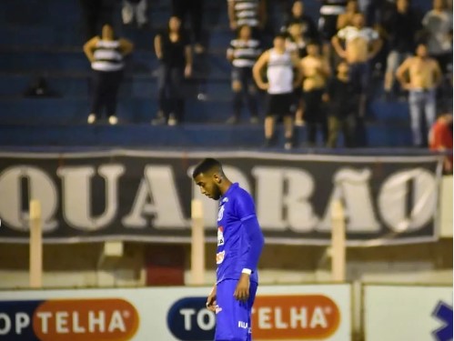 Copa Paulista: Confusão entre torcedores atrasa reinício da partida; clube lamenta