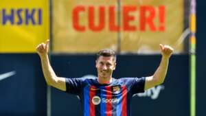 Lewandowski supera Neymar e tem recorde de público em apresentação no Barcelona