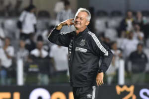 Lisca admite não ser fácil encarar jogo 'com cara de Série B' e valoriza ponto