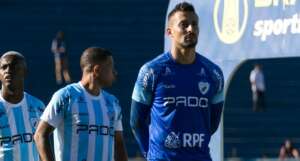 Série B: Adilson sai em defesa de goleiro após falha em jogo do Londrina