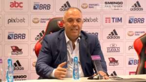 Flamengo analisa janela de transferências e admite interesse em Oscar