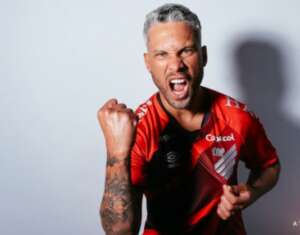 Jogador pede para deixar o Athletico-PR; presidente quer mantê-lo