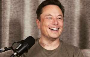 Inglês: Musk fala em comprar Manchester United, mas depois diz que era piada