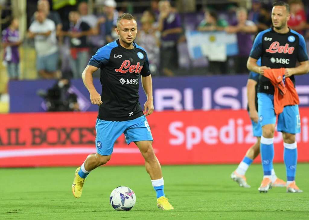 ITALIANO: Napoli perde 100% com empate, mas volta à liderança