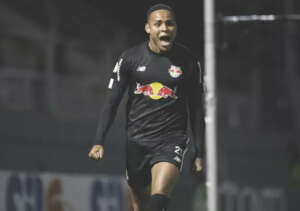 RB Bragantino recebe proposta de quase R$ 50 milhões por zagueiro